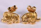 Par de brincos de ouro 18 k feitio elefante com... - Par de brincos de ouro 18 k feitio elefante com 10 brilhantes (Por motivos de seguranças as peças não encontram-se na loja).