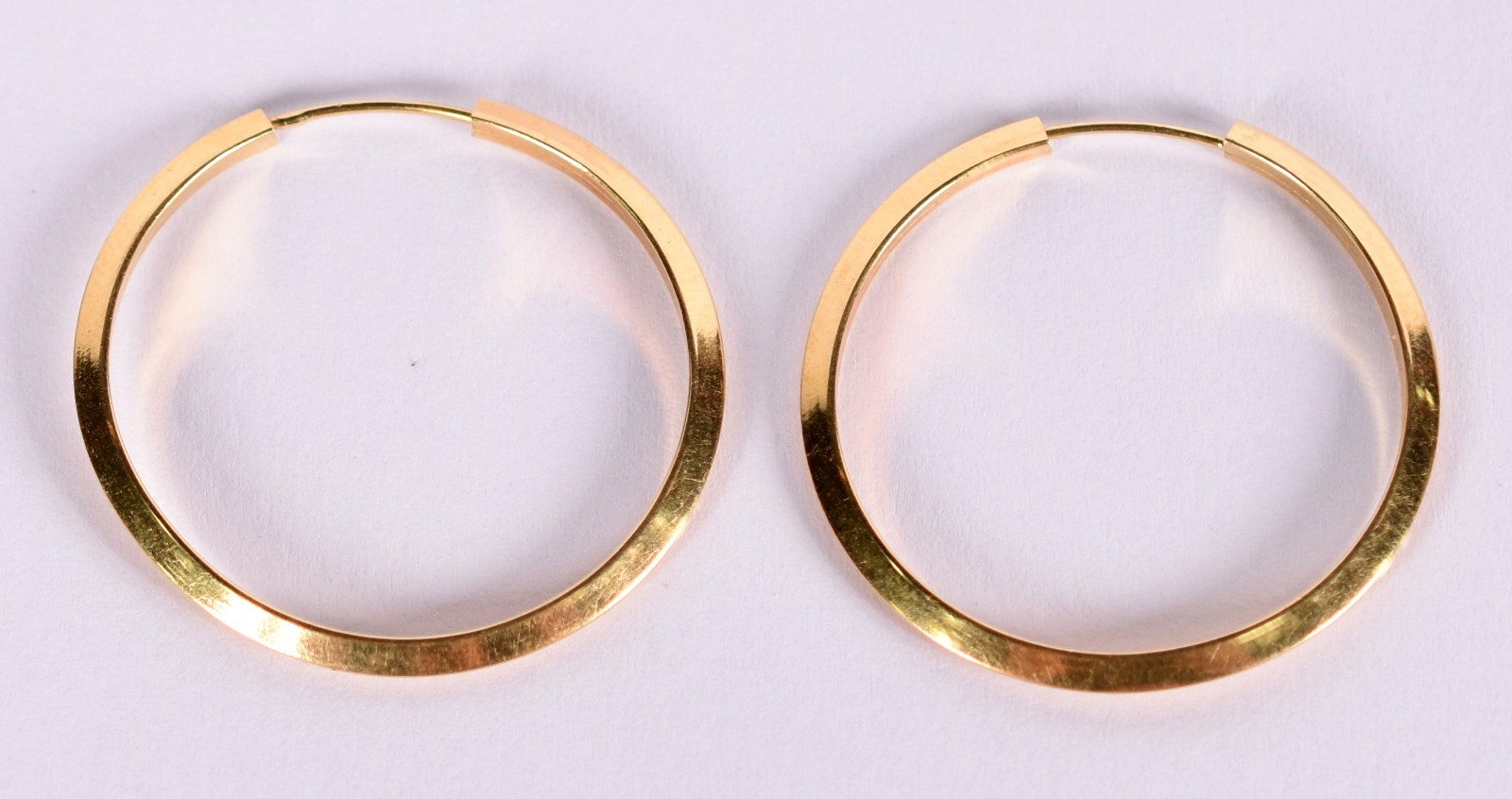 Par de argolas de ouro 18 k (Por motivos de seguranças as peças não... - foto 1 de 3