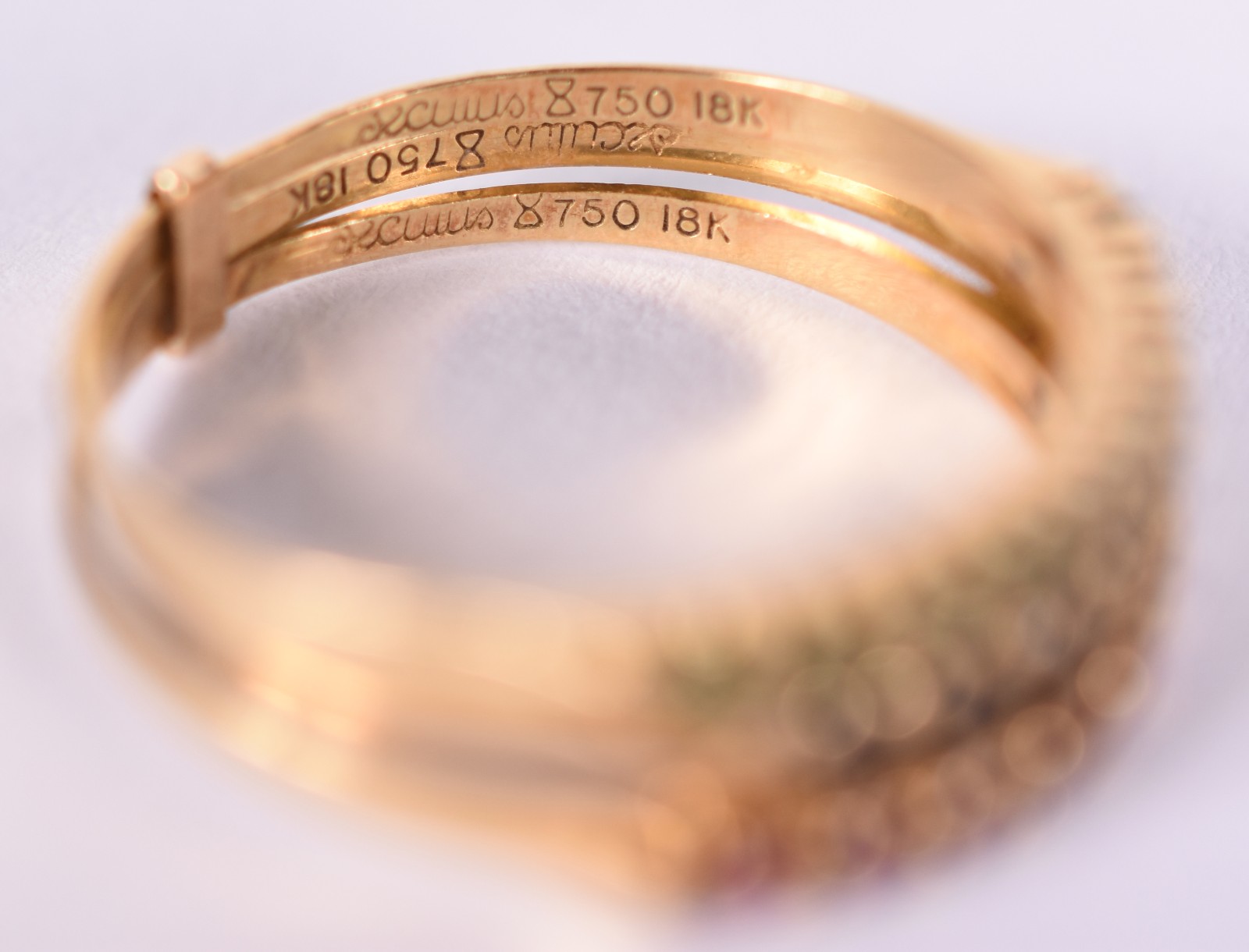 Anel de ouro 18 k com esmeraldas e rubis, aro 15 (Por motivos de... - foto 3 de 4