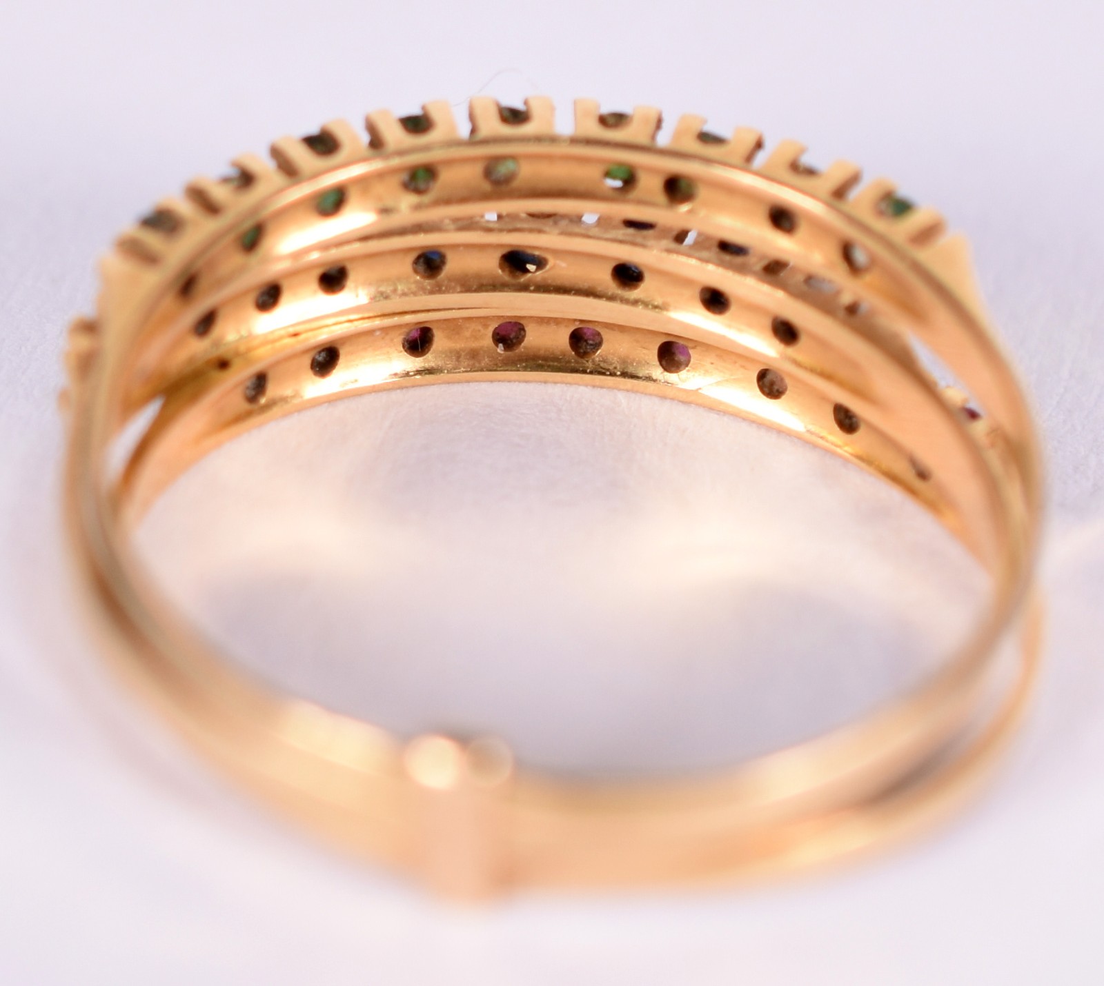 Anel de ouro 18 k com esmeraldas e rubis, aro 15 (Por motivos de... - foto 4 de 4