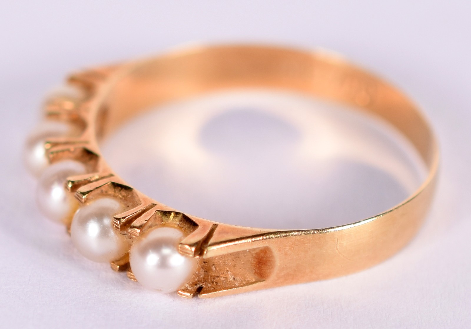 Anel de ouro 18 k com 5 perolas, aro 17 (Por motivos de seguranças as... - foto 2 de 4