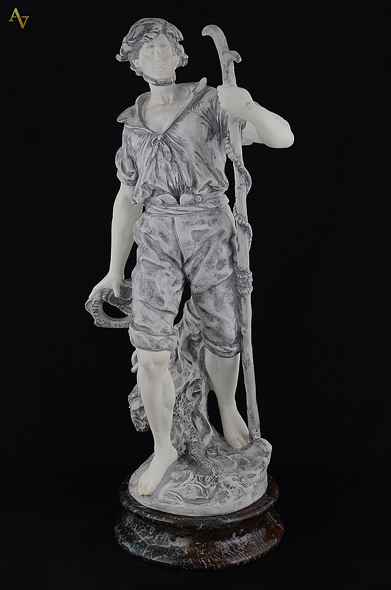 Estatueta em pó de mármore representando Marinheiro. Altura 64 cm. - foto 1 de 2