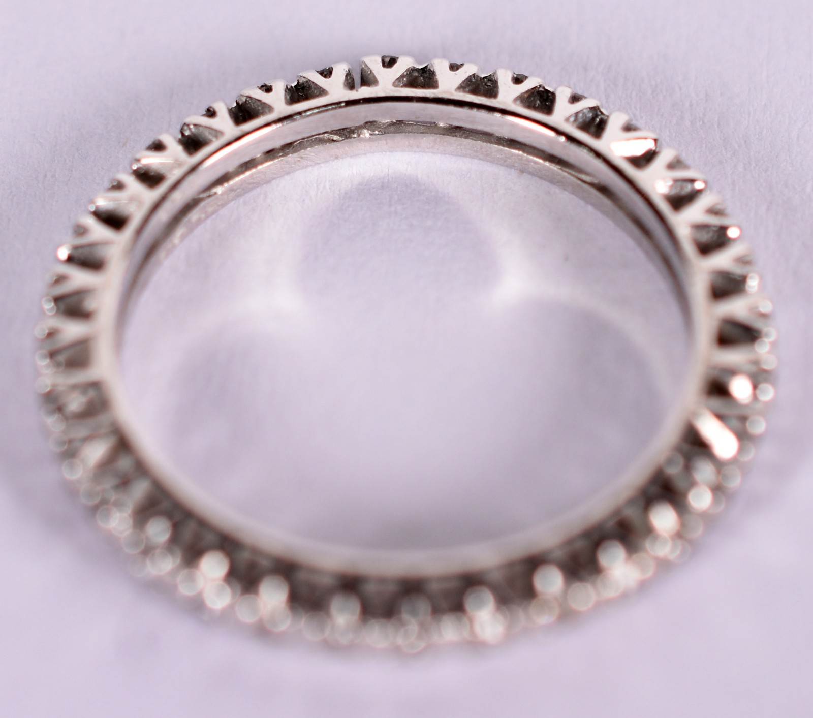 Anel de ouro branco com 30 brilhantes de 0,01 ct cada, aro 13 (Por... - foto 2 de 2