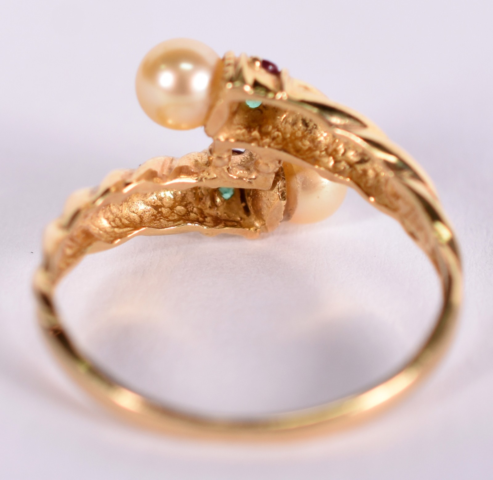 Anel de ouro 18 k com 2 perolas e 4 brilhantes, aro 14 (Por motivos... - foto 3 de 4
