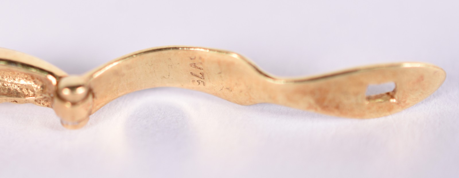 Par de brincos de ouro 18 k com 2 brilhantes (Por motivos de... - foto 3 de 3