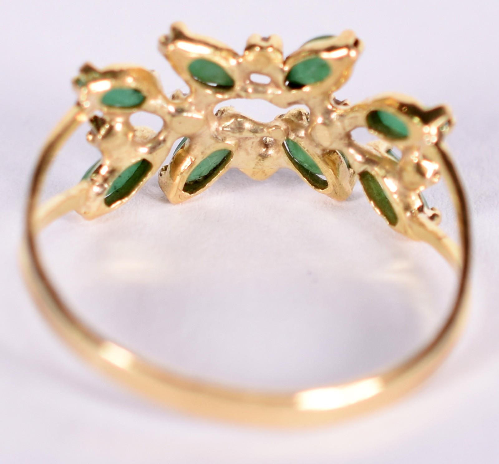 Anel de ouro 18 k com 8 esmeraldas e safiras, aro 18 (Por motivos de... - foto 3 de 4