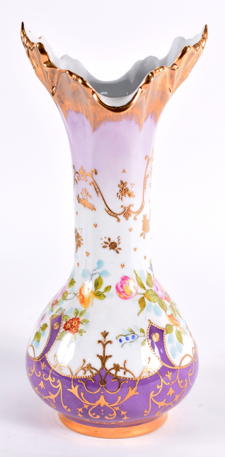 Vaso de porcelana com flores em policromia e borda recortada com... - foto 3 de 5