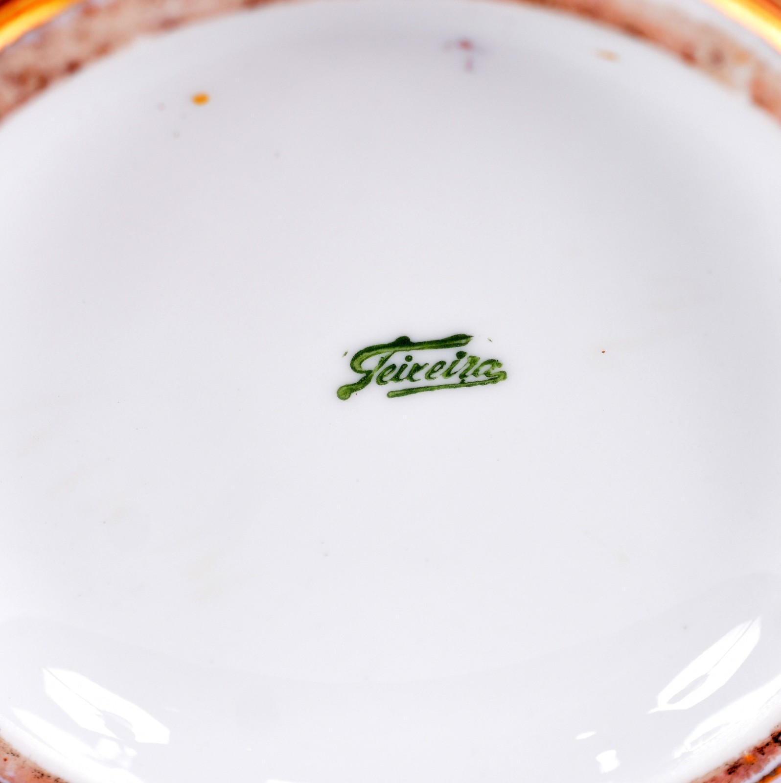Vaso de porcelana com flores em policromia e borda recortada com... - foto 5 de 5