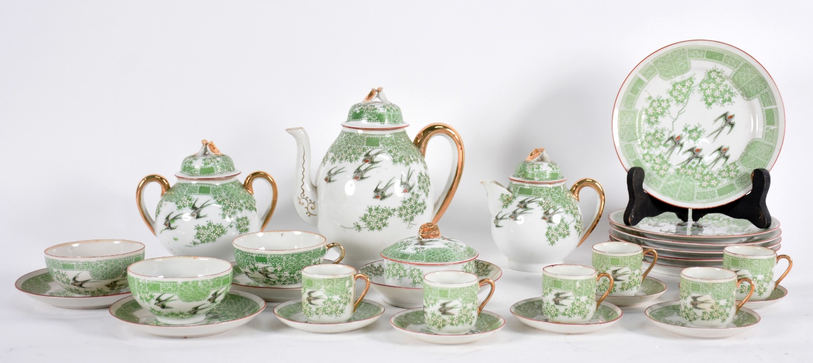 Aparelho de chá e café de porcelana oriental composto de: 6 xícaras... - foto 1 de 7