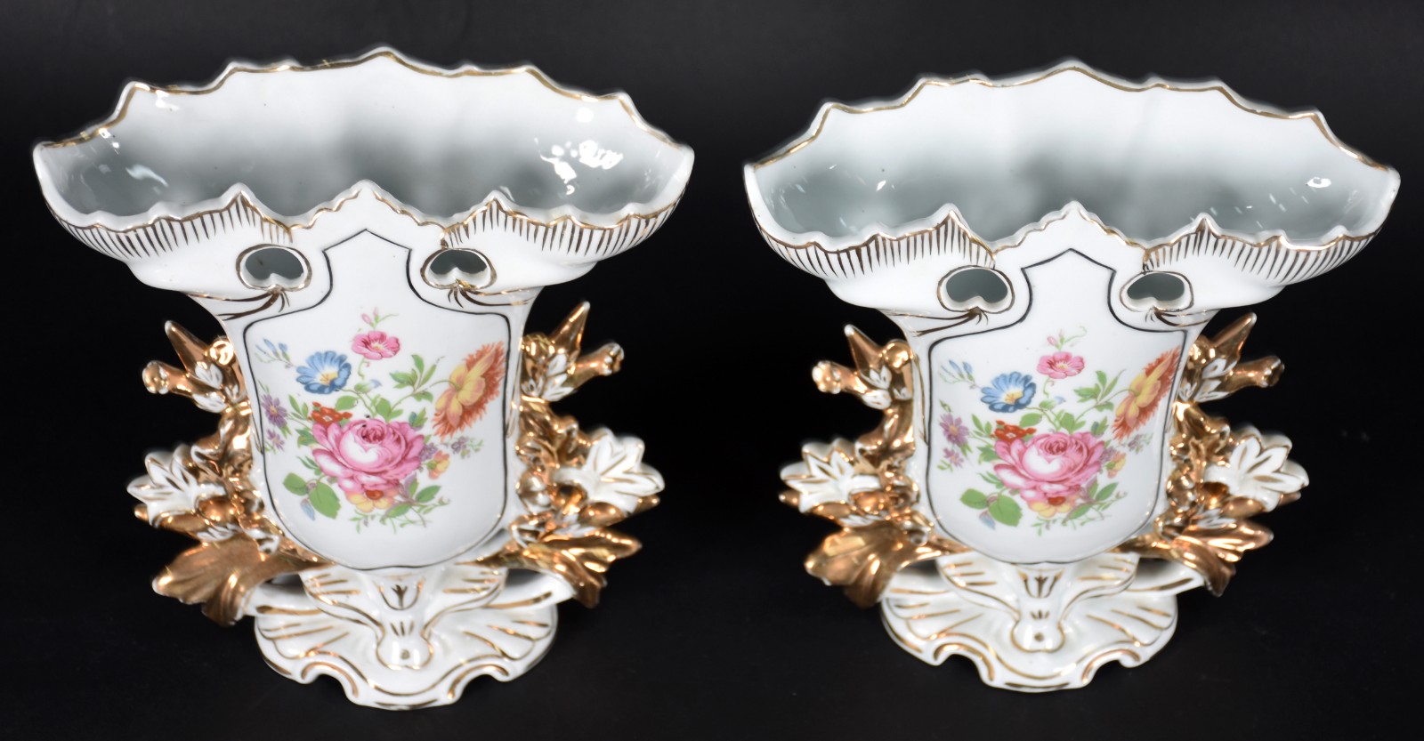 Par de vasos de porcelana francesa Velho Paris na cor branca com... - foto 3 de 4