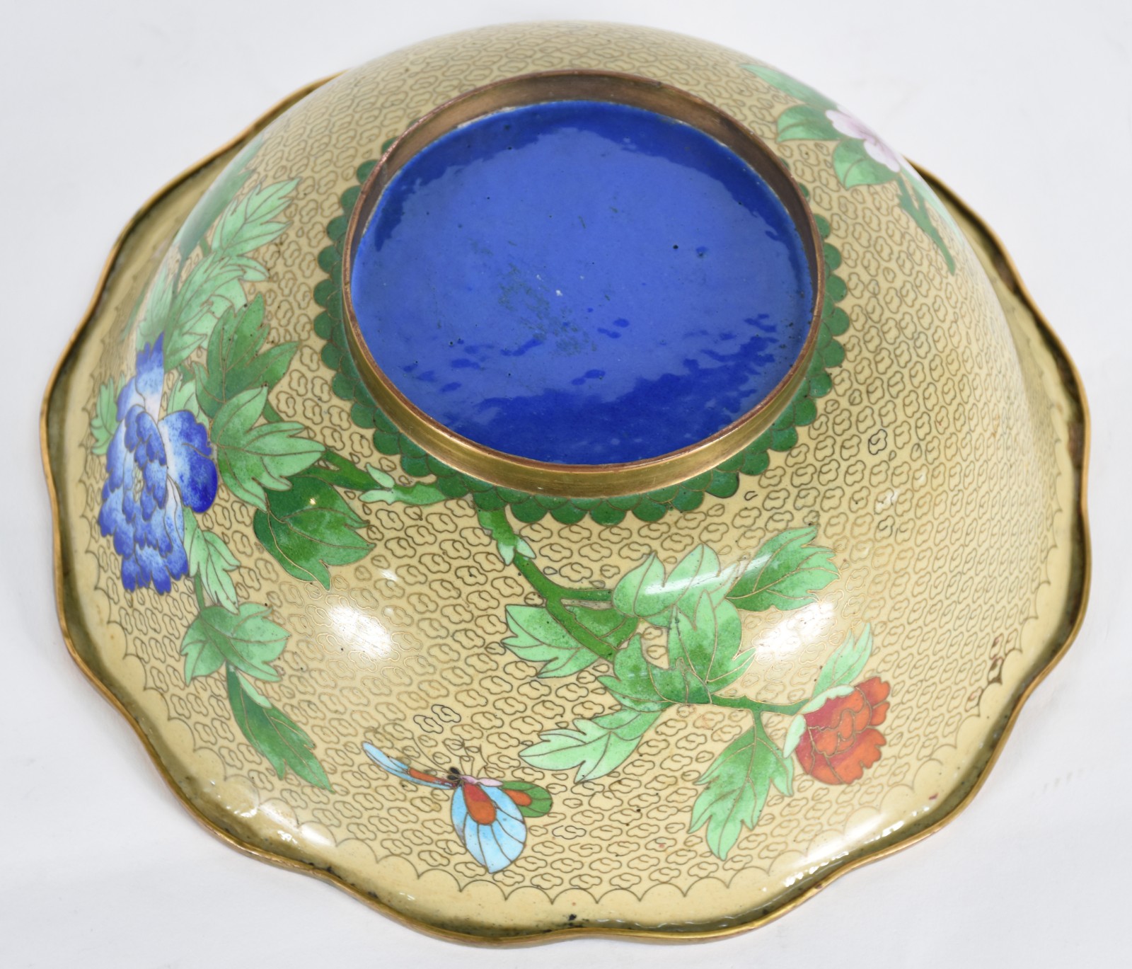 Bowl de cloisonné com fundo na cor amarela e flores em policromia... - foto 4 de 4