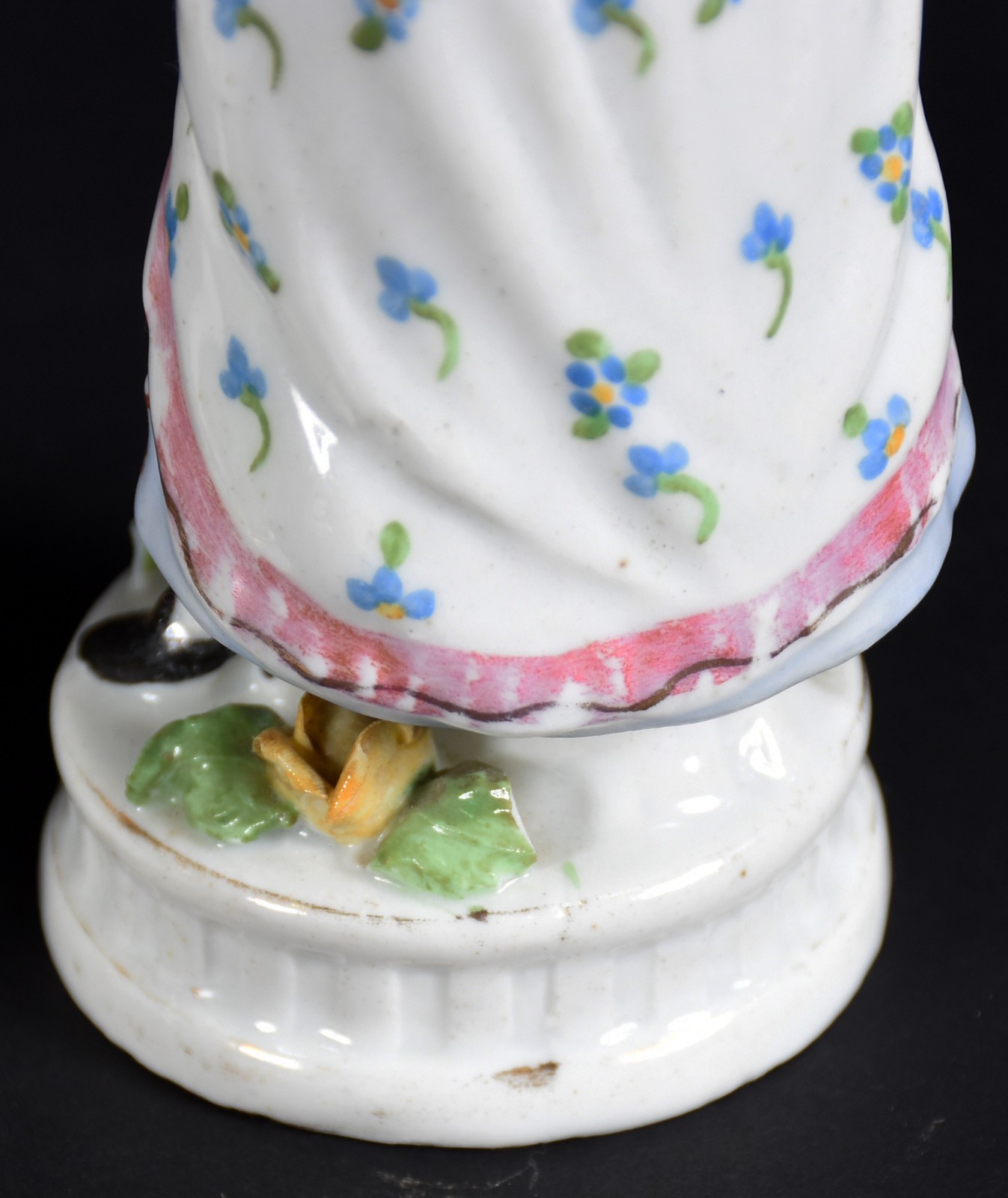 Par de figuras representando Casal de camponeses de porcelana... - foto 5 de 6