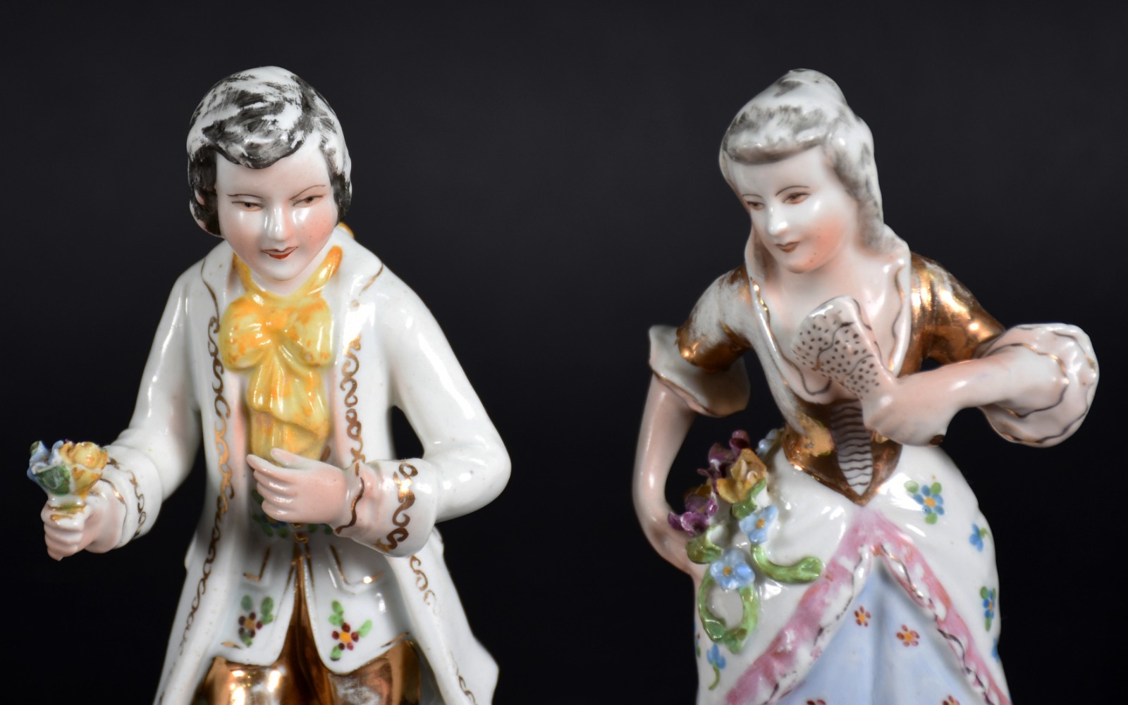 Par de figuras representando Casal de camponeses de porcelana... - foto 2 de 6