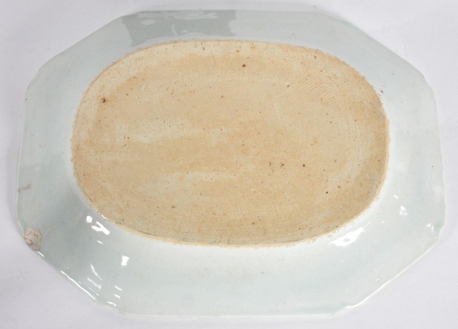 Travessa de porcelana chinesa azul e branca decorada com pagodes... - foto 2 de 3