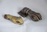 Duas aldravas de bronze medindo 11 cm e 13 cm. - Duas aldravas de bronze medindo 11 cm e 13 cm.