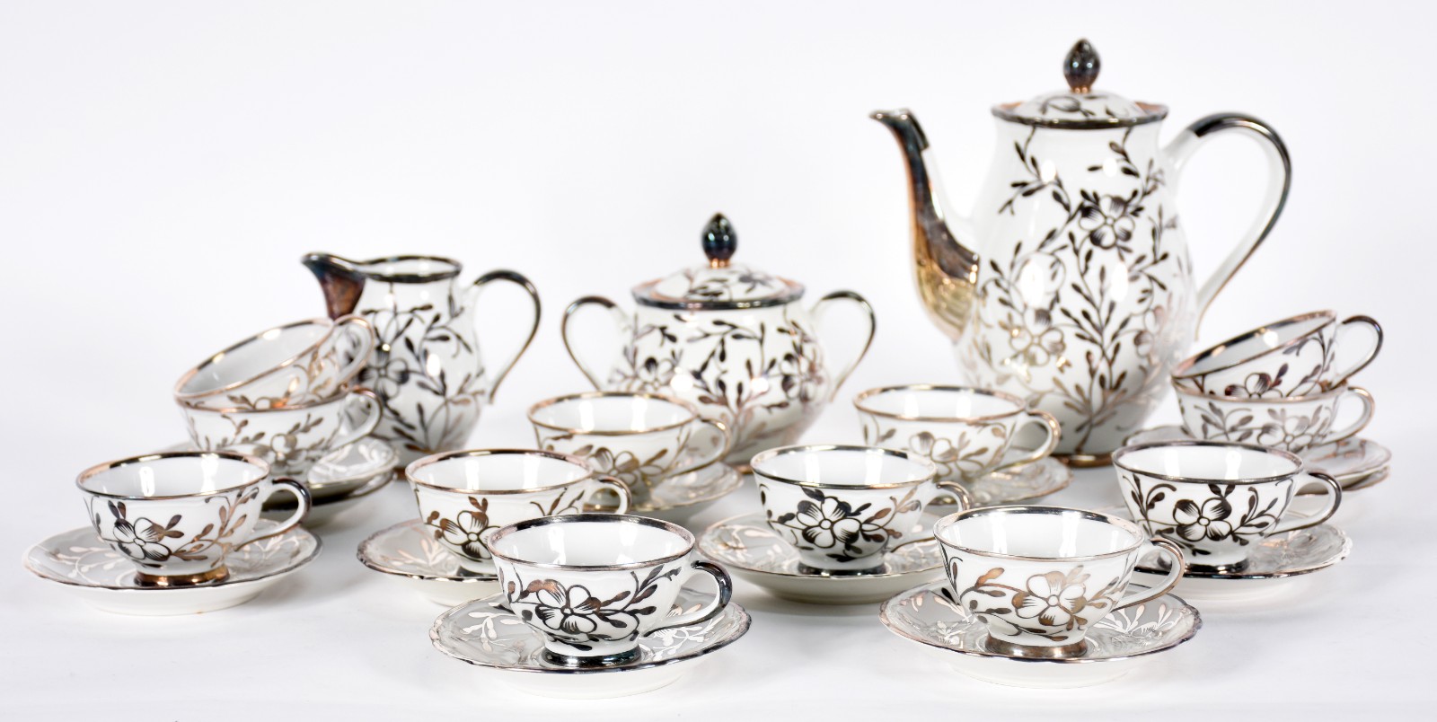 Serviço de porcelana branca e prateado Richard/Ginori composto de: 12... - foto 1 de 6