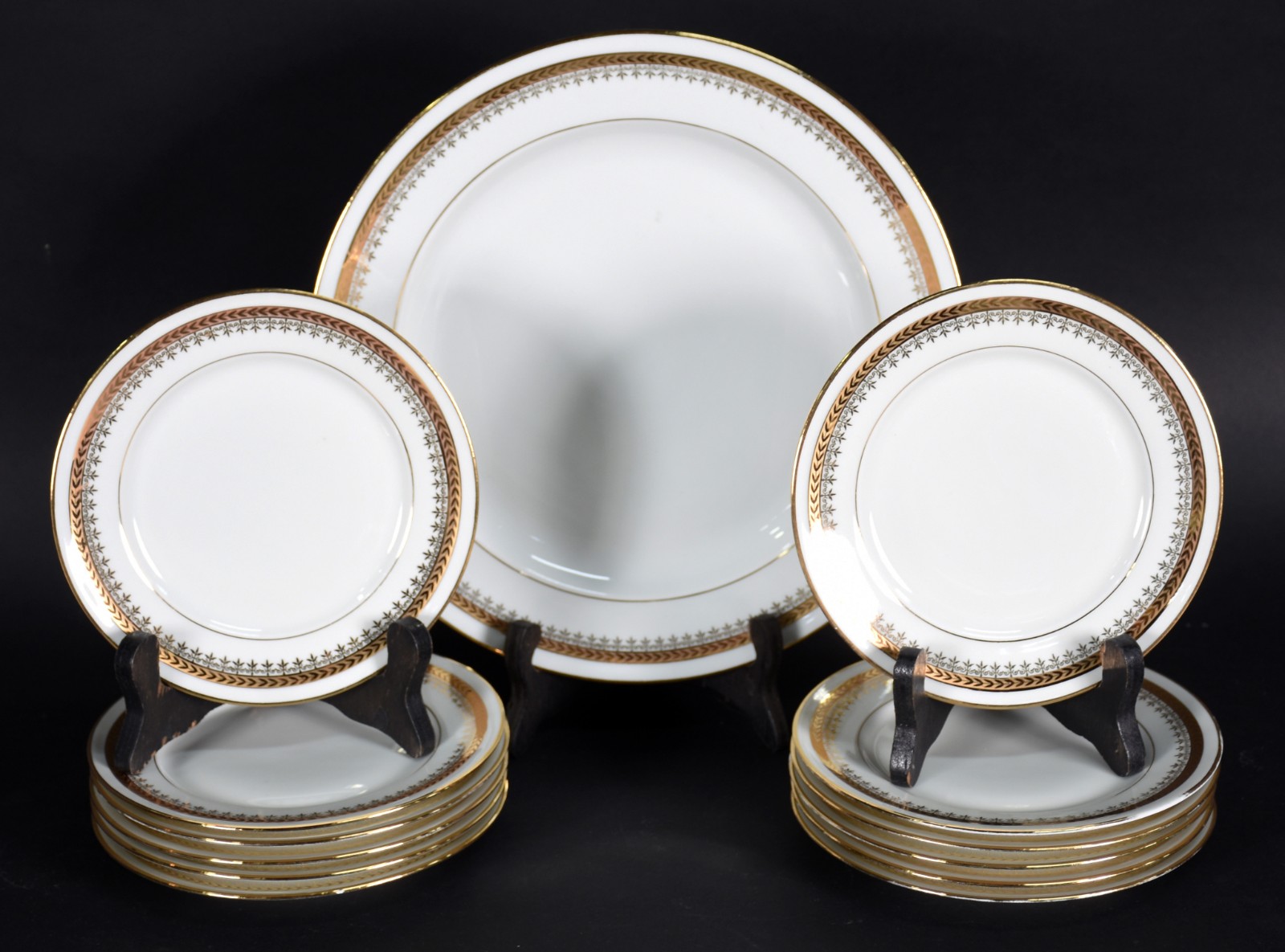 Conjunto de sobremesa de porcelana francesa "Madronet" na cor branca... - foto 1 de 4