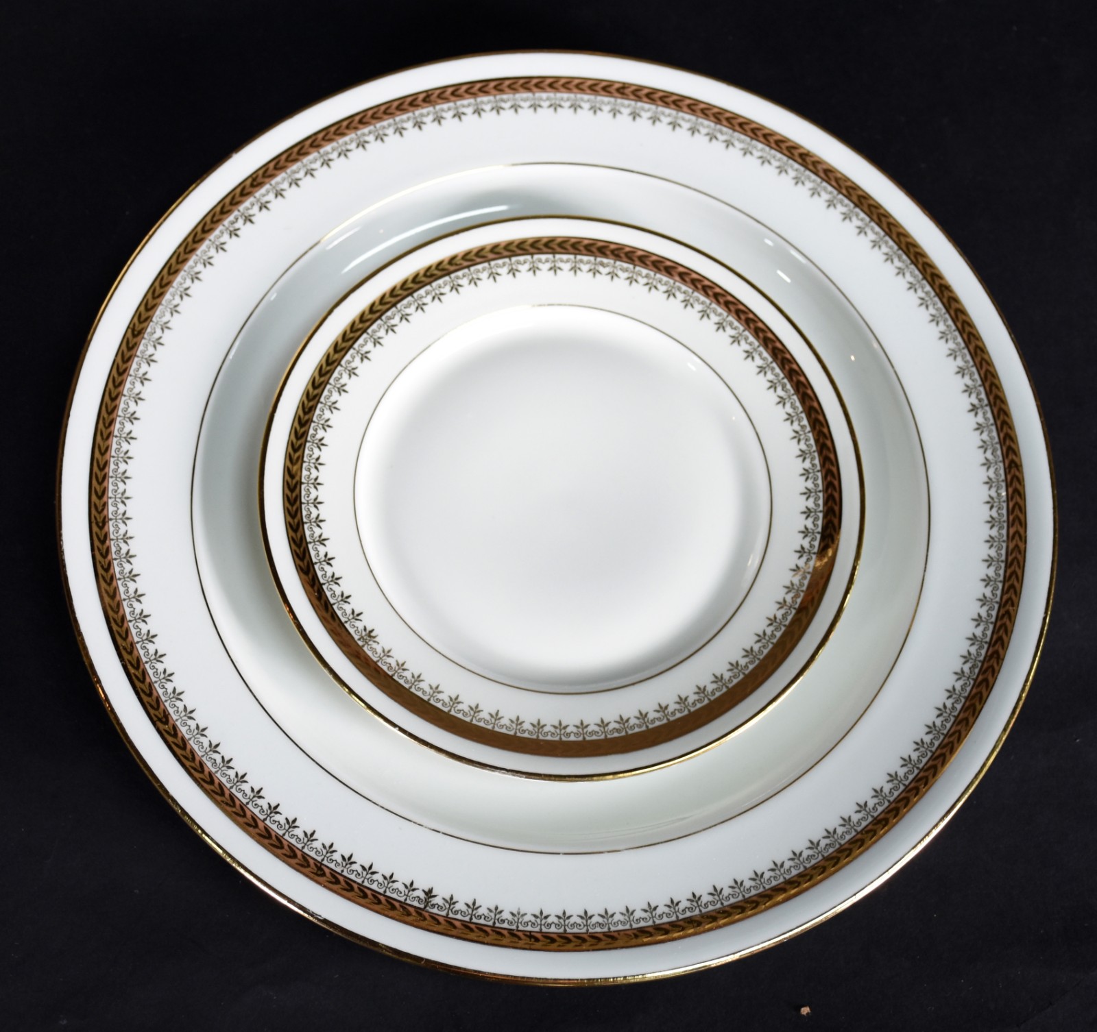 Conjunto de sobremesa de porcelana francesa "Madronet" na cor branca... - foto 2 de 4