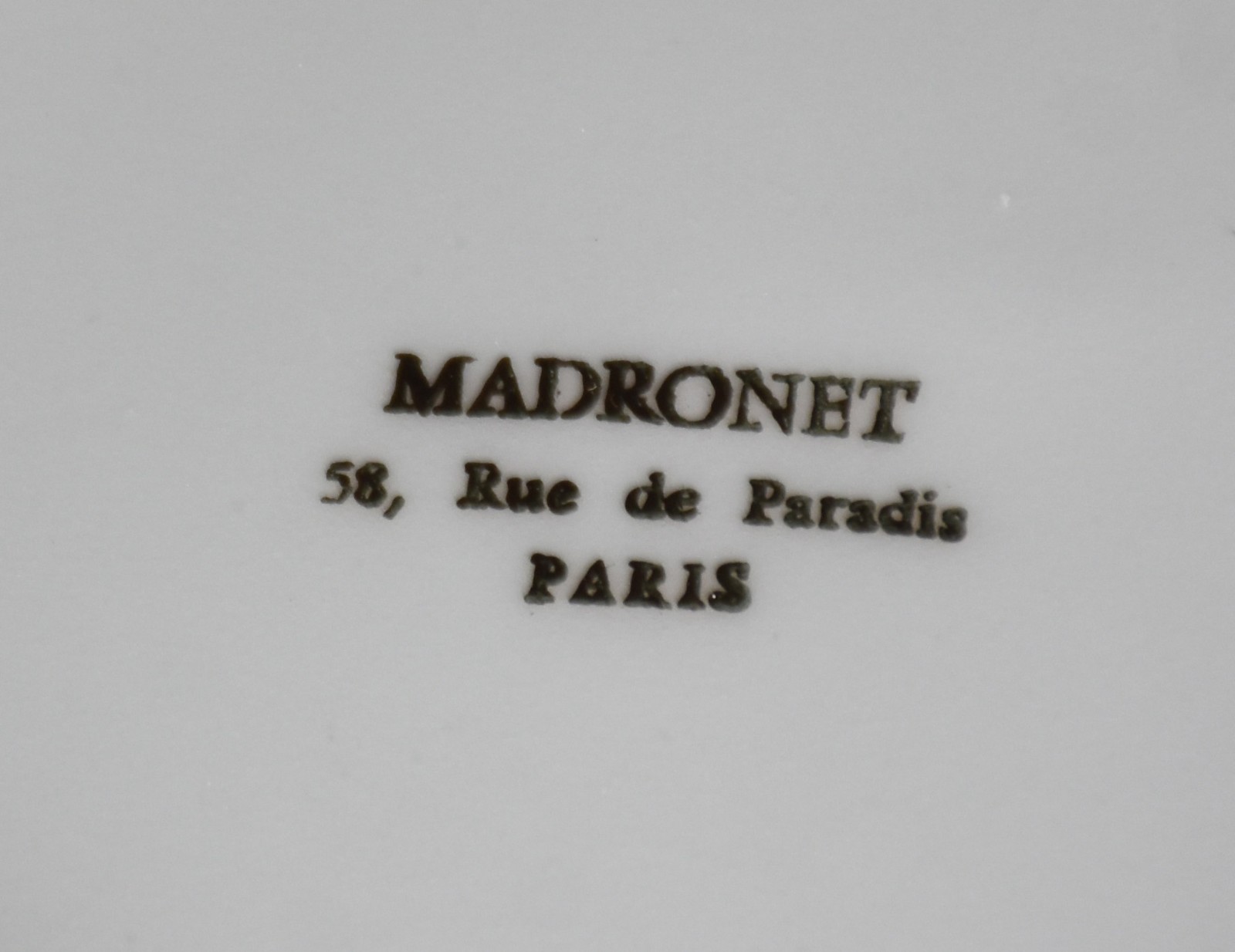 Conjunto de sobremesa de porcelana francesa "Madronet" na cor branca... - foto 3 de 4