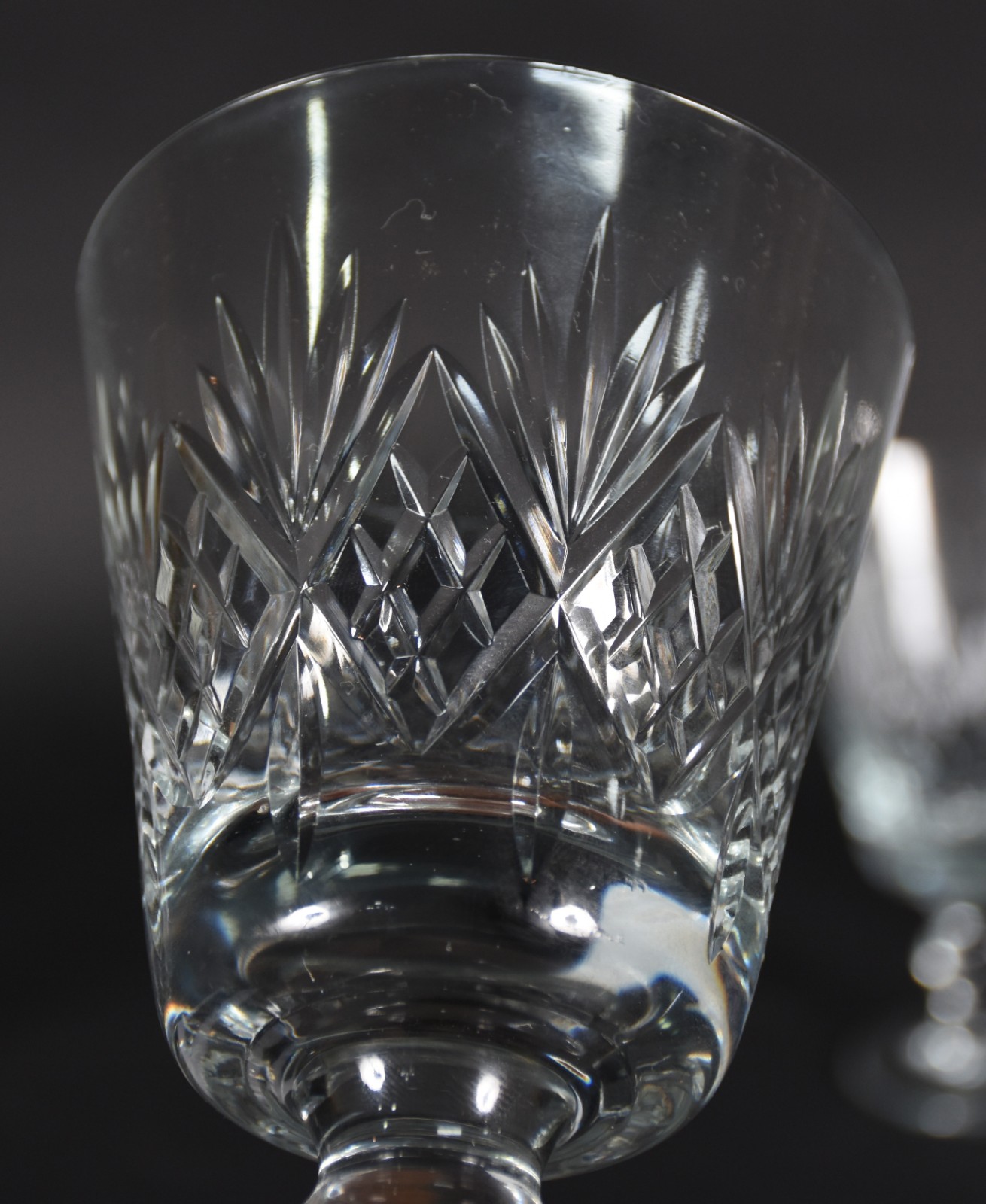 Conjunto de copos em demi cristal lapidado, composto de: 12 flutes... - foto 6 de 6