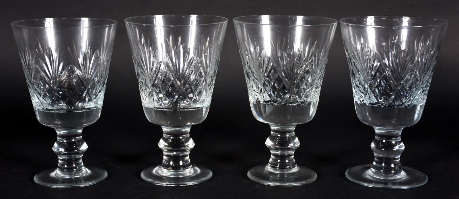 Conjunto de copos em demi cristal lapidado, composto de: 12 flutes... - foto 2 de 6