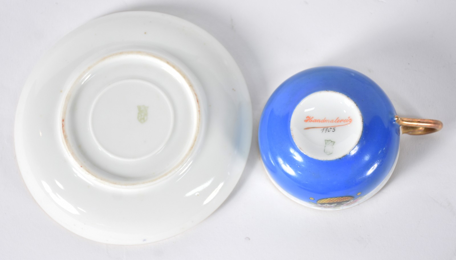 Dez xícaras de porcelana de diversas procedências e decorações. - foto 6 de 9