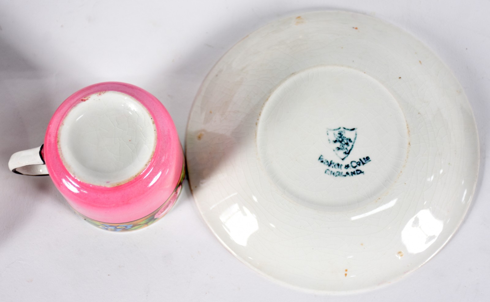 Dez xícaras de porcelana de diversas procedências e decorações. - foto 9 de 9