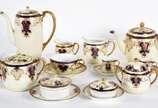 Conjunto de porcelana Noritake composto de: 2 b... - Conjunto de porcelana Noritake composto de: 2 bules, leiteira, jarra para creme, 2 açucareiros, 2 manteigueiras, 2 xícaras para chá com pires(1 ...