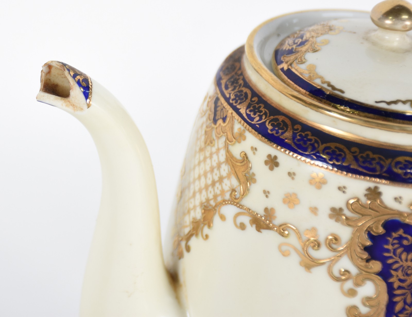 Conjunto de porcelana Noritake composto de: 2 bules, leiteira, jarra... - foto 4 de 7