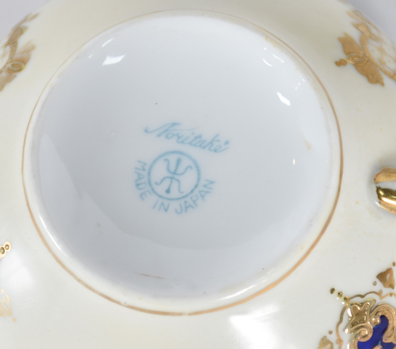 Conjunto de porcelana Noritake composto de: 2 bules, leiteira, jarra... - foto 6 de 7