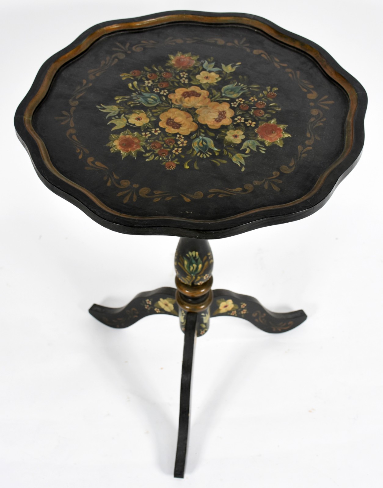 Mesa tilp top de madeira pintada de preto com flores em policromia... - foto 2 de 5
