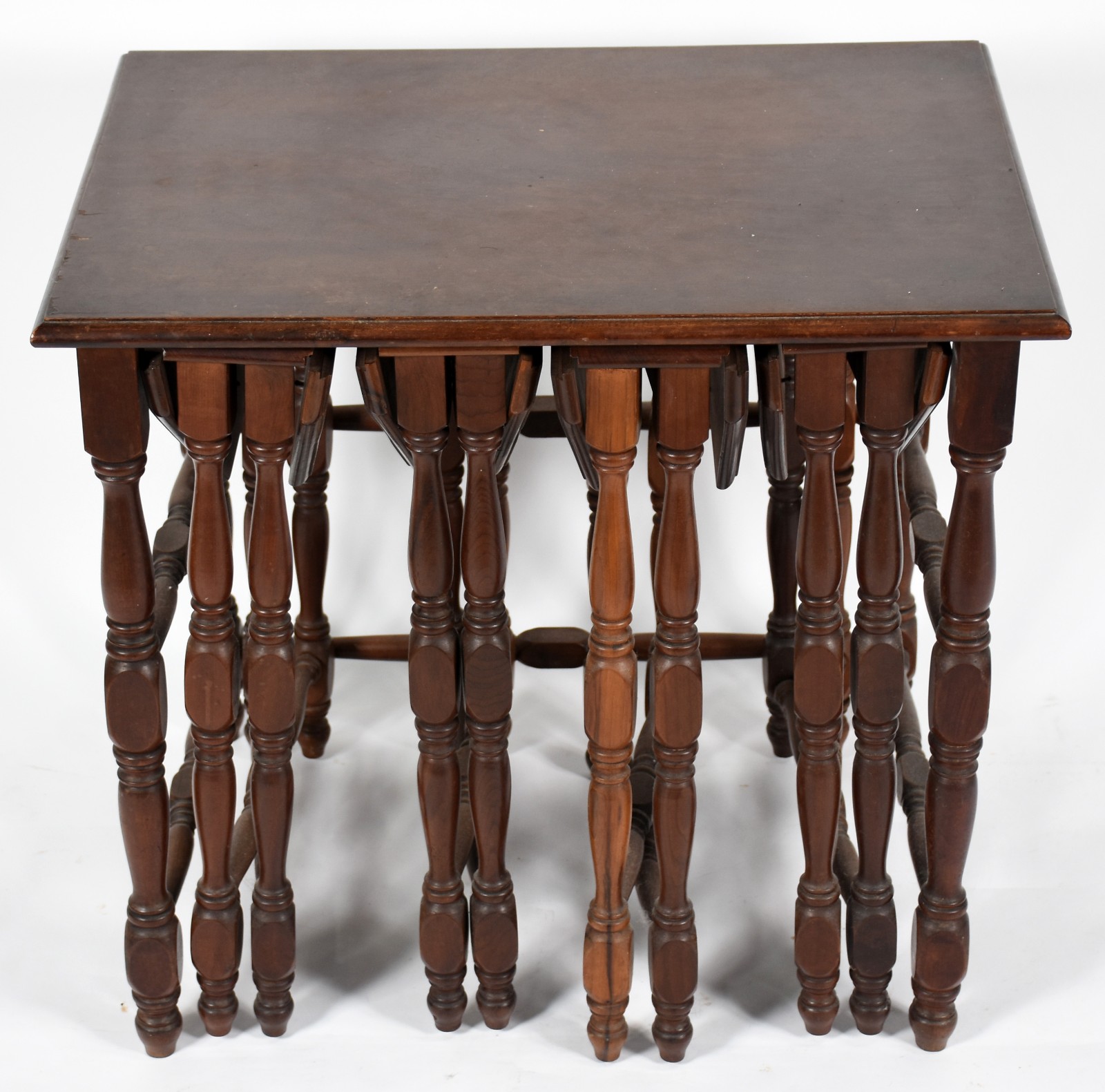 Mesa ninho de madeira nobre com 4 peças encaixadas, pernas torneadas... - foto 1 de 4
