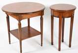 Duas mesinhas auxiliares de madeira nobre, feit... - Duas mesinhas auxiliares de madeira nobre, feitio redondo.