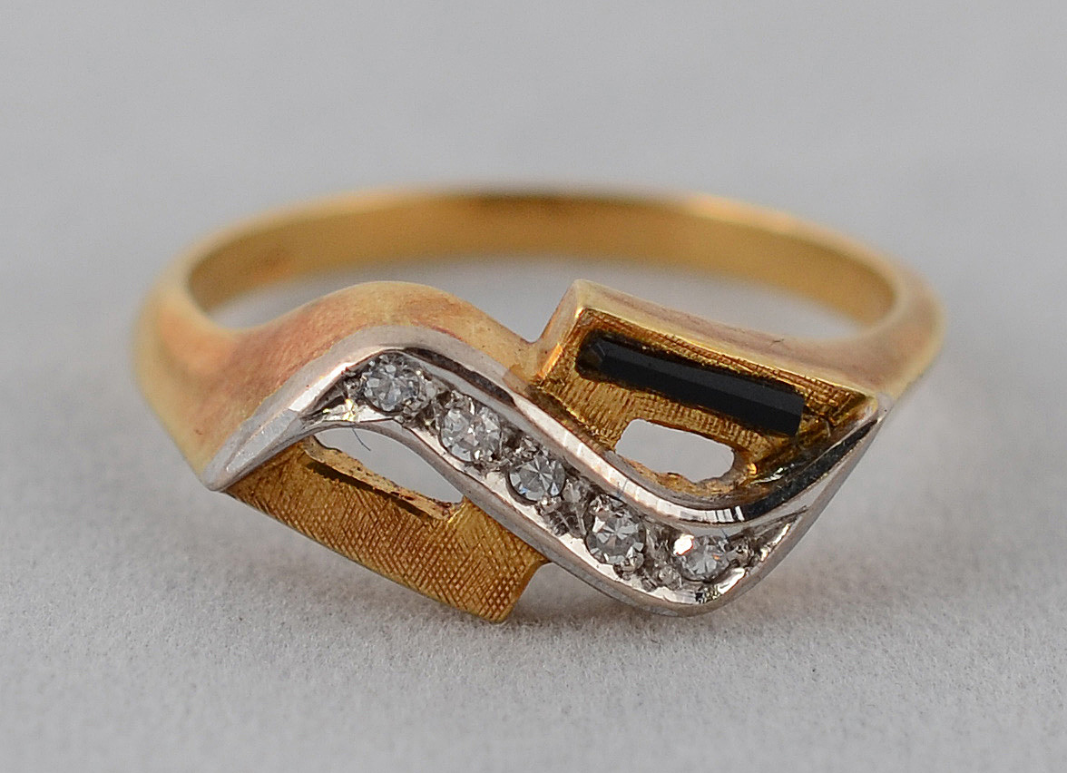 Anel de ouro 18 k com brilhantes e safiras - 3,5 g - Aro 16 - foto 1 de 2