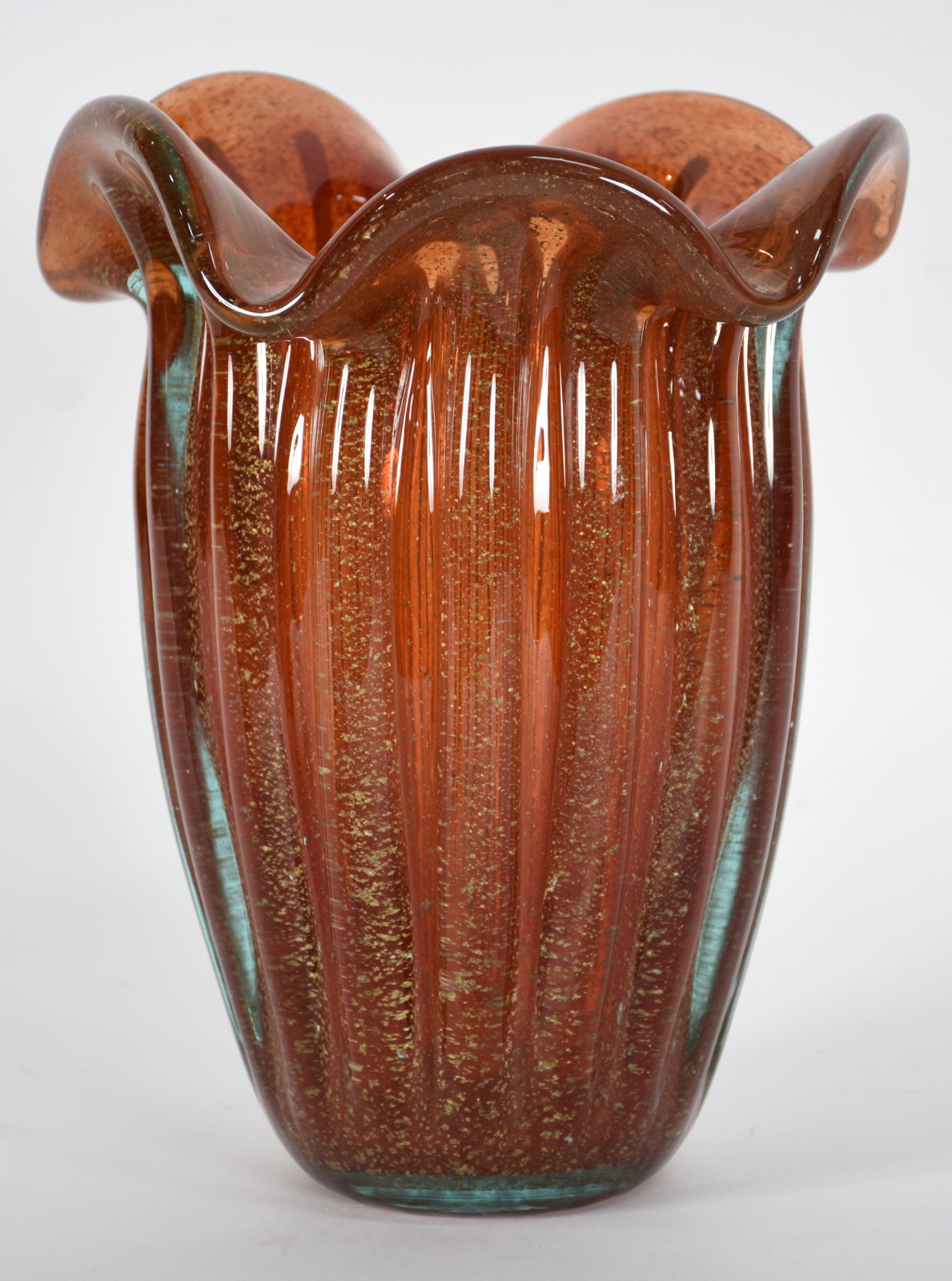 Vaso de murano na cor âmbar com pó de ouro. - foto 1 de 3