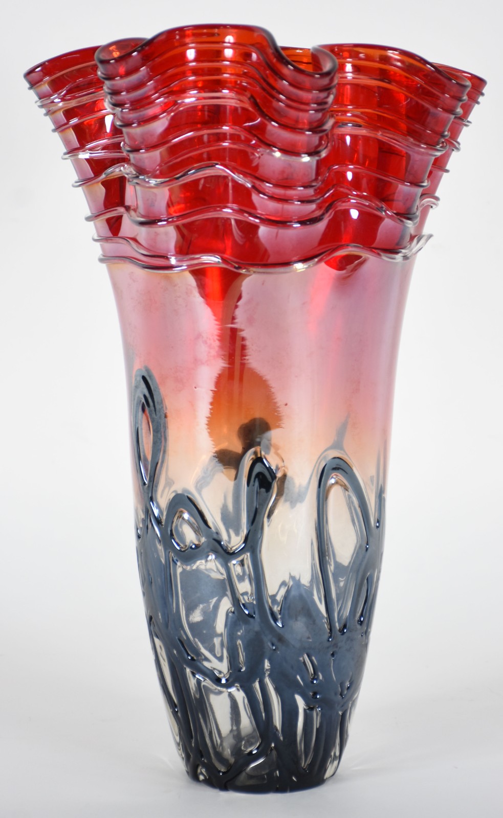 Vaso de murano com babados na borda na cor vermelho. - foto 2 de 3