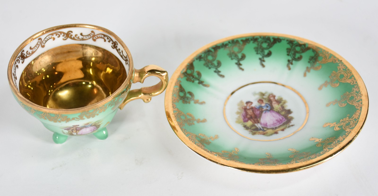 Diversas peças sendo, conjunto para café de porcelana na cor verde... - foto 4 de 5