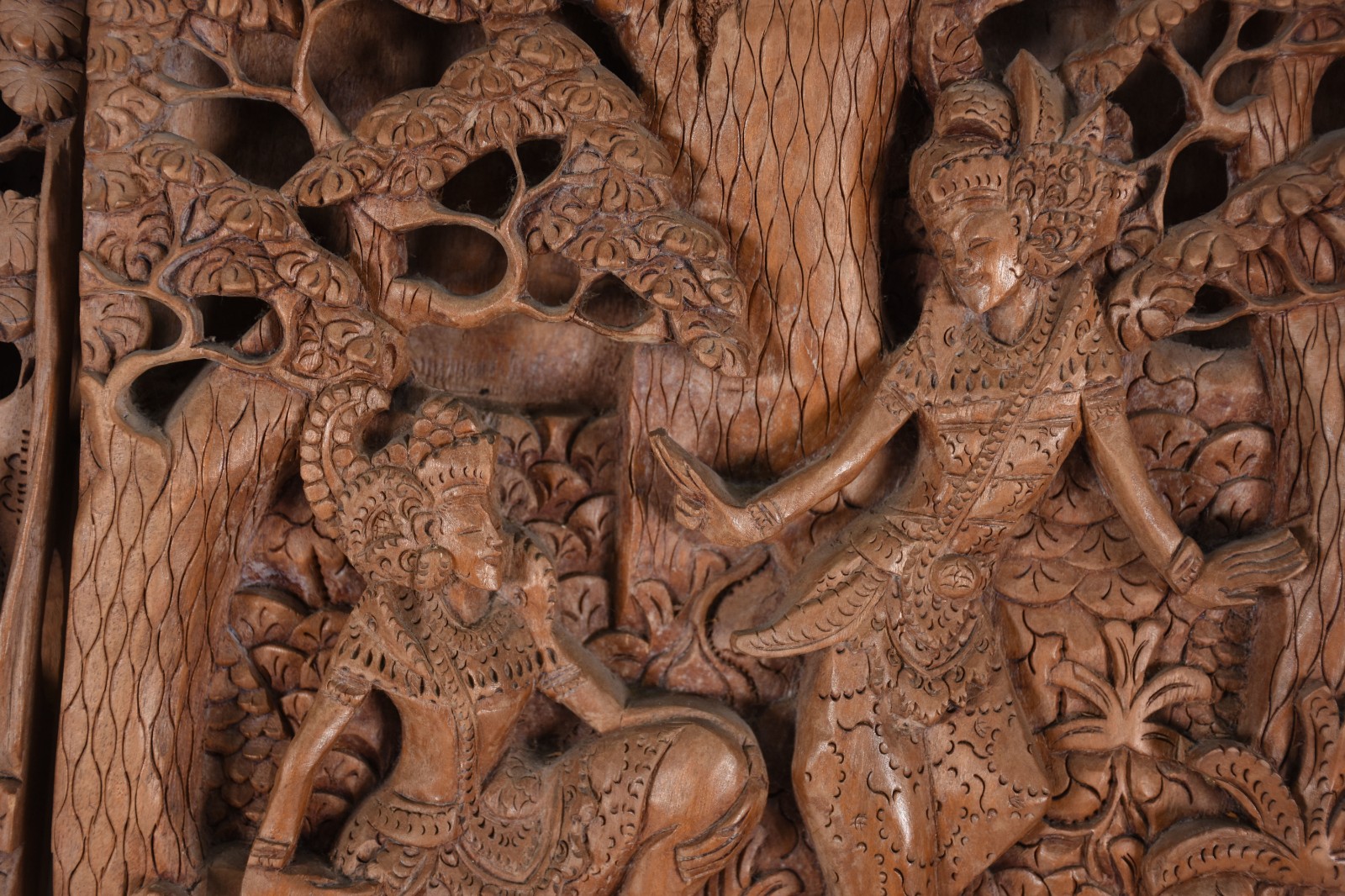 Dois quadros decorativos de madeira entalhada da Indonésia. - foto 2 de 4