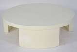 Mesa de centro de lacca branca redonda. (Retira... - Mesa de centro de lacca branca redonda. (Retirada em residência no Humaitá).