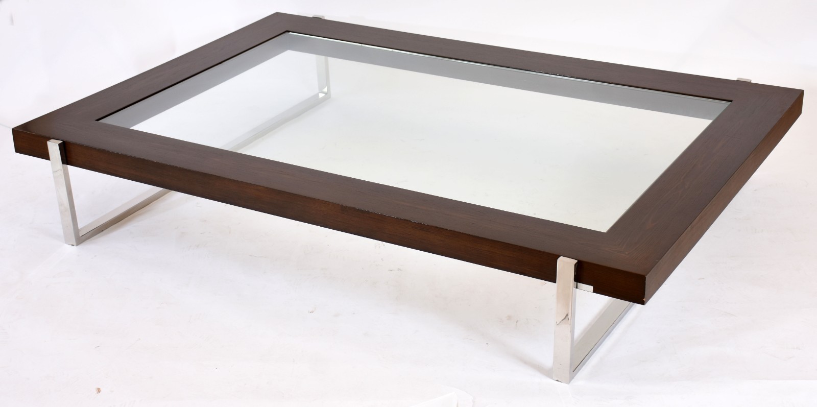 Mesa de centro de madeira com pés de metal e tampo de vidro... - foto 1 de 4