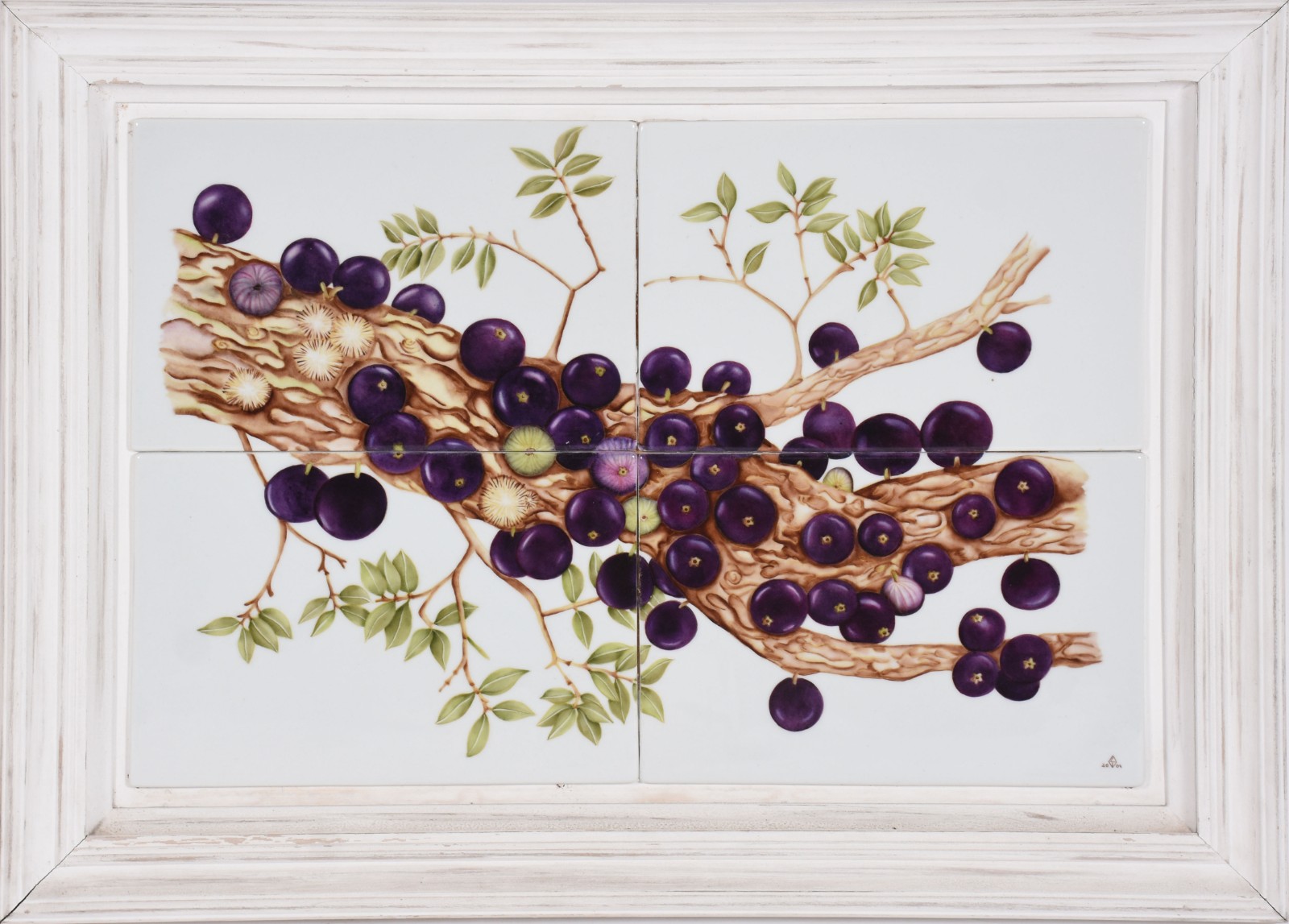 Quadro decorativo com azulejos pintados com figuras de "jabuticabas"... - foto 1 de 4