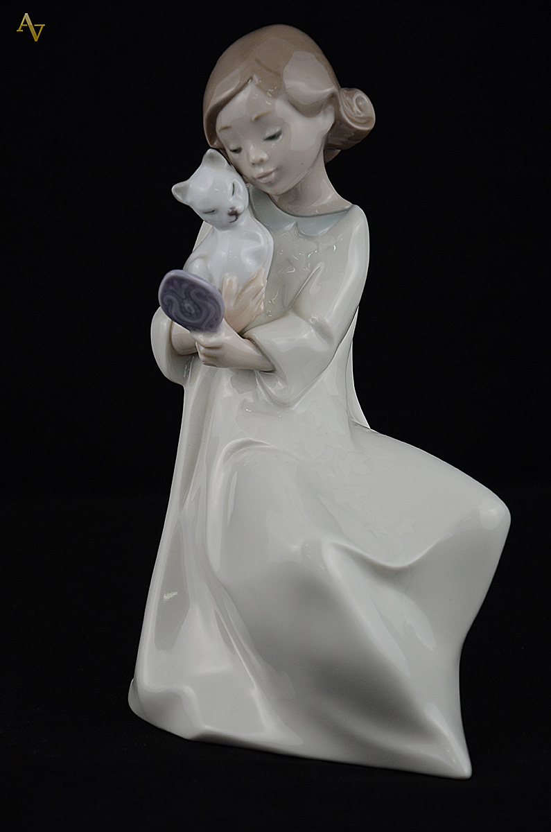 Estatueta de porcelana espanhola NAO, Lladro - Altura 18,5 cm. - foto 1 de 3