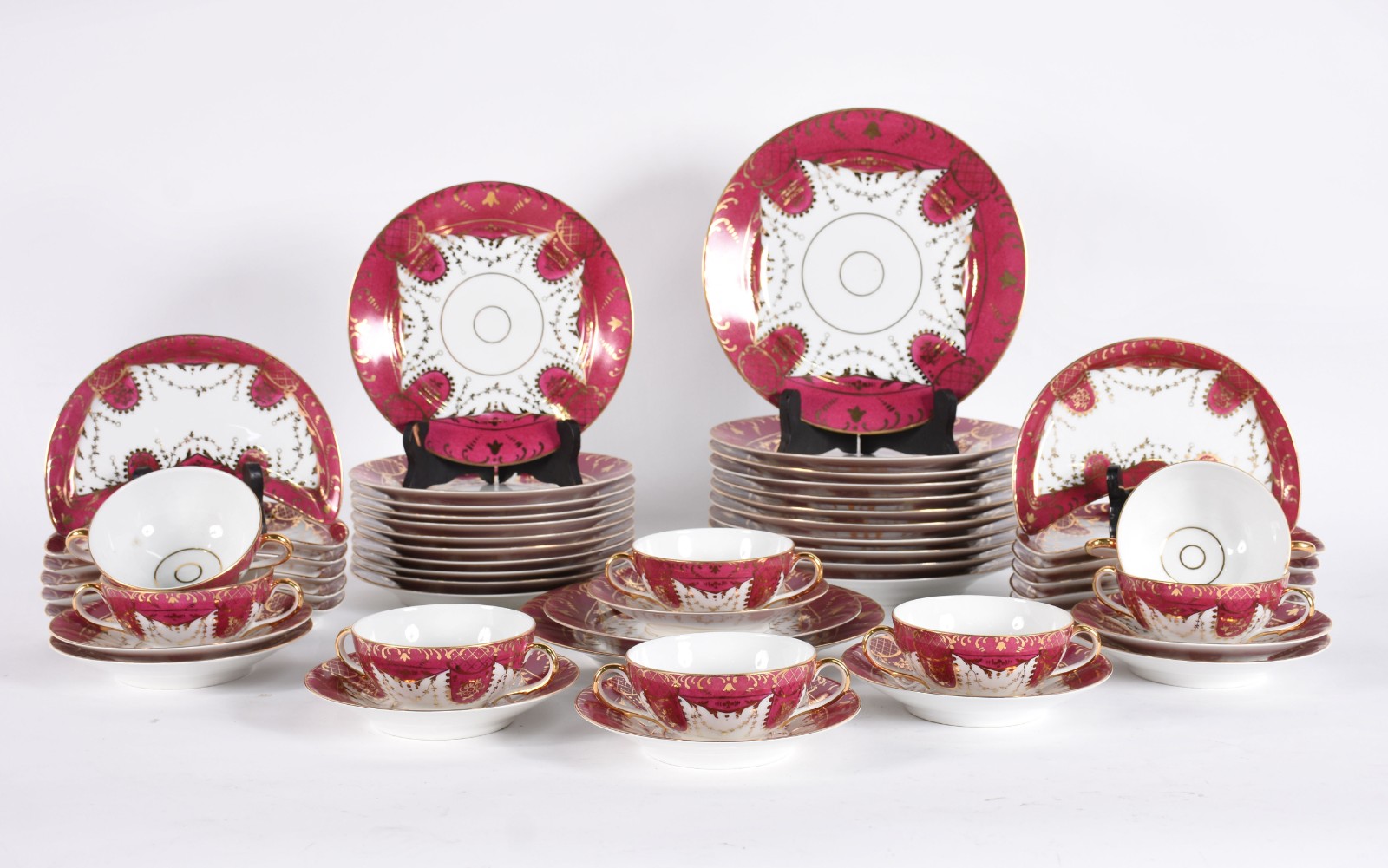 Aparelho de porcelana portuguesa Vista Alegre, bordas na cor rosa com... - foto 2 de 6
