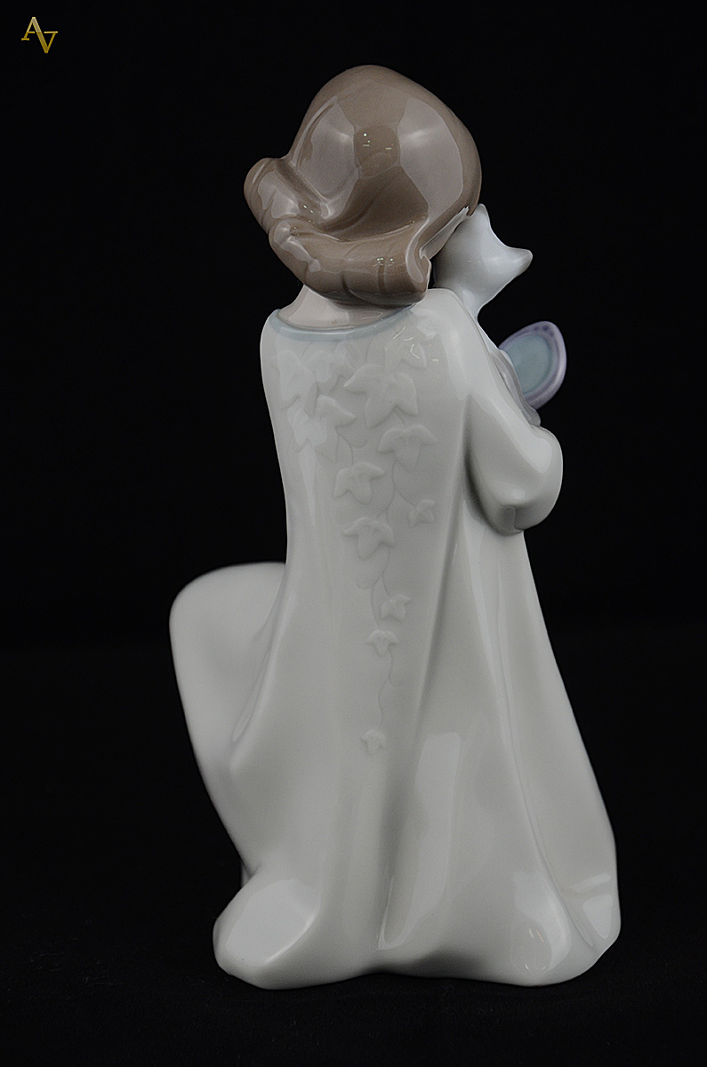 Estatueta de porcelana espanhola NAO, Lladro - Altura 18,5 cm. - foto 2 de 3
