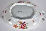 Sopeira com presentoir de porcelana da Bavaria,... - Sopeira com presentoir de porcelana da Bavaria, decoração floral em policromia.