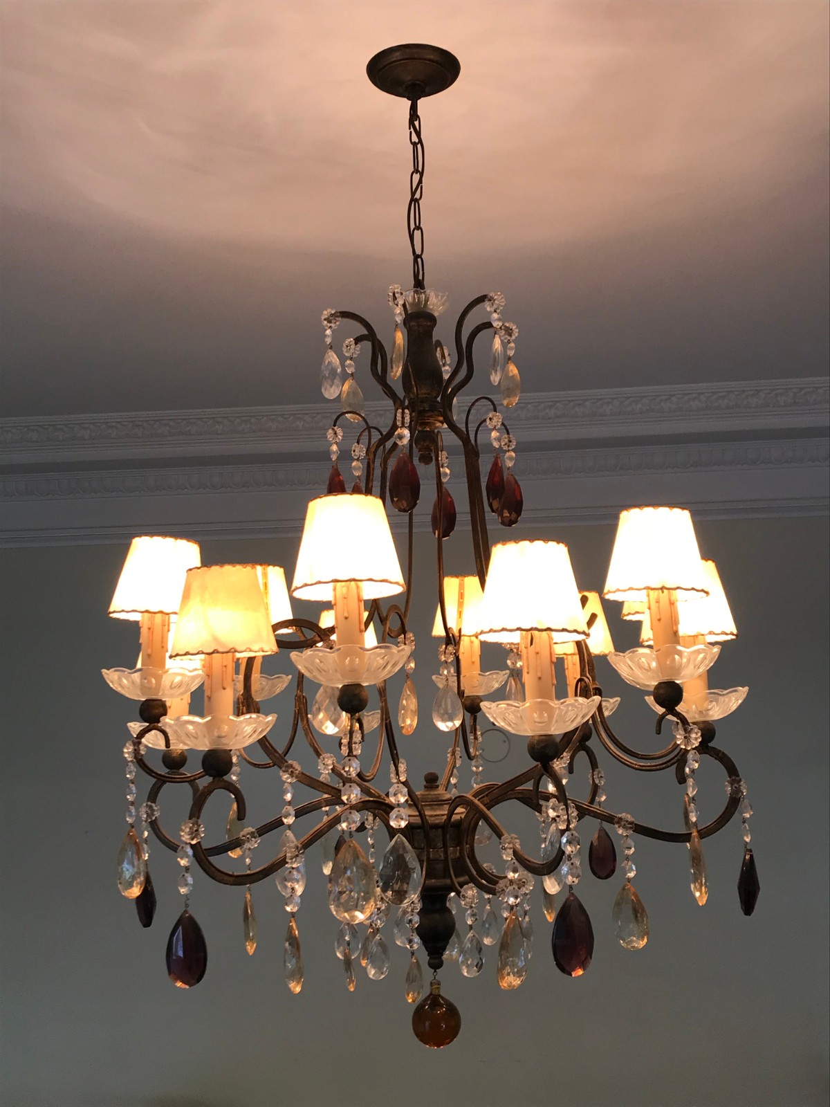 Lustre de cristal para 12 luzes com estrutura de metal dourado e... - foto 1 de 4