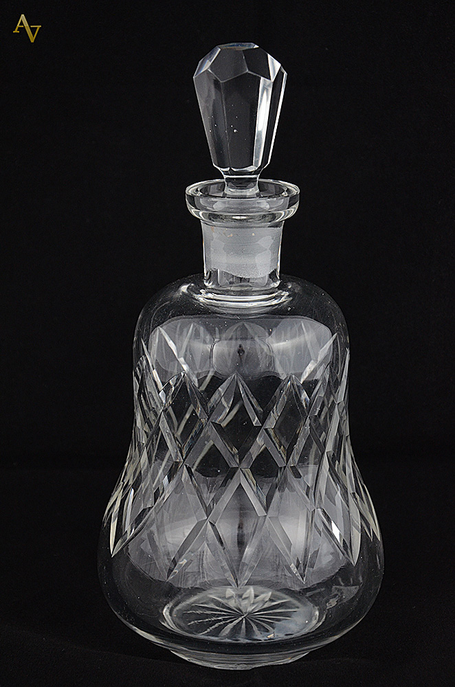Garrafa de cristal, altura 26,5 cm.