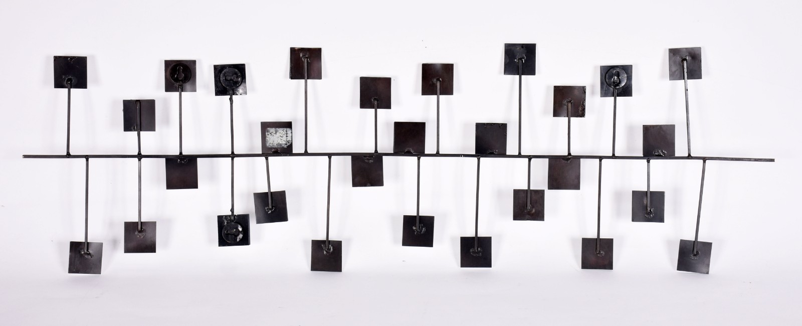 Dois enfeites com galinhas d'angola, sendo um candelabro para 4 velas... - foto 6 de 6