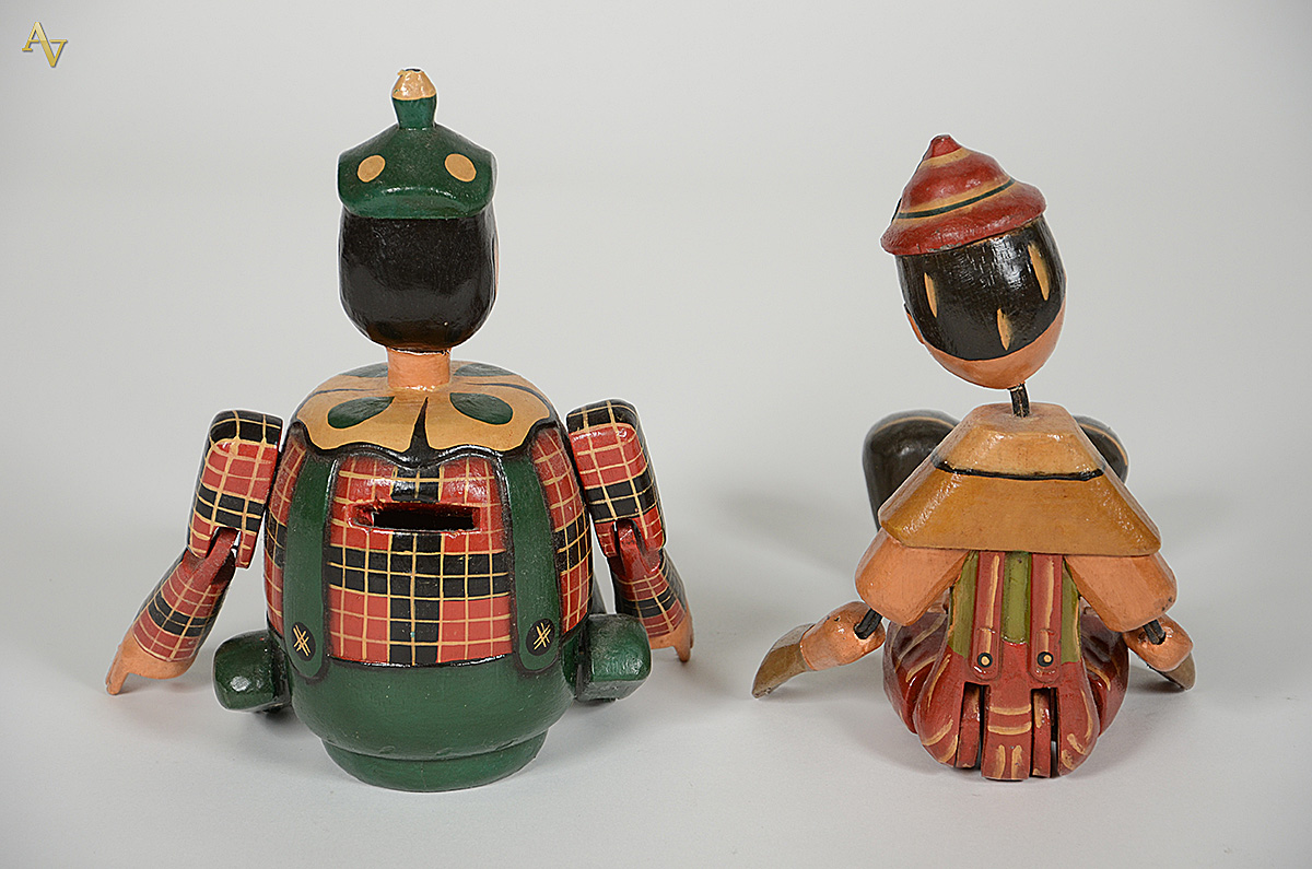 Duas figuras de Pinóquio de madeira articulada. Altura 40 cm cada. - foto 3 de 3