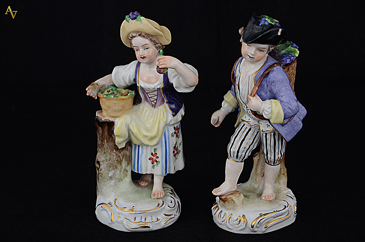 Casal de camponeses de porcelana alemã de Dresden, policromados... - foto 1 de 2